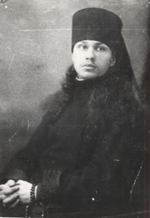 Inok-Platon-Izvekov.--Foto-1926-27-gody.jpg